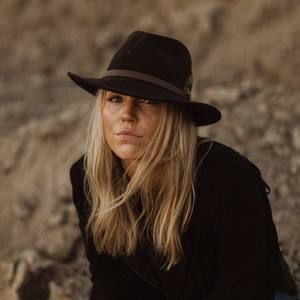 Meet your Posher, Claudia